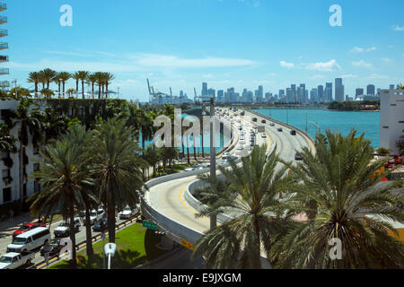 Route Macarthur Causeway PORT DE MIAMI FLORIDA USA Banque D'Images