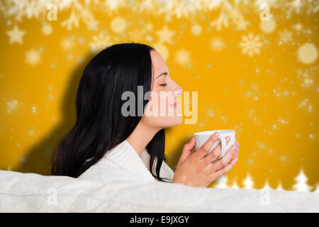 Image composite de femme bénéficiant d'un beau verre Banque D'Images