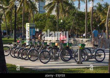 STATION DE LOCATION DECOBIKE LUMMUS PARK SOUTH BEACH MIAMI BEACH FLORIDE USA Banque D'Images