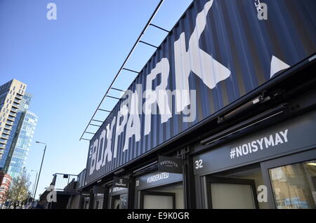 Boxpark, le conteneur-basé de détail local commercial de Shoreditch, London Banque D'Images