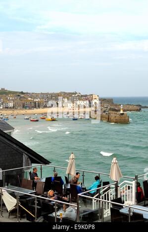 Une vue sur les toits de St Ives Harbour Cornwall England uk Banque D'Images