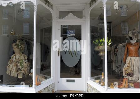 Désolés nous sommes signe clos sur un magasin porte england uk Banque D'Images