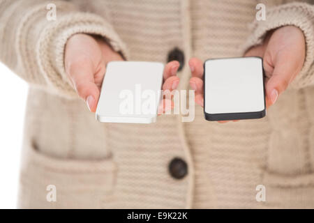 Close up of woman smartphones montrant Banque D'Images