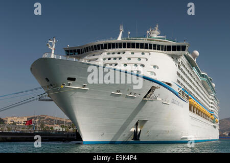 Royal Caribbean's aventurier de la mer Bateau de croisière au port de croisière de Carthagène en Espagne. Banque D'Images