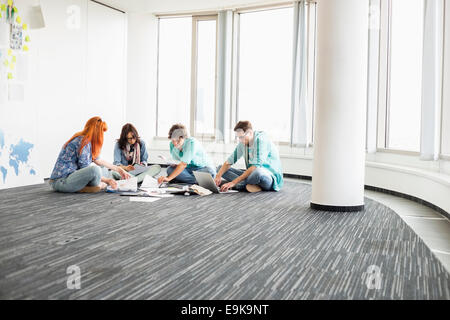 Creative businessman working in office Banque D'Images