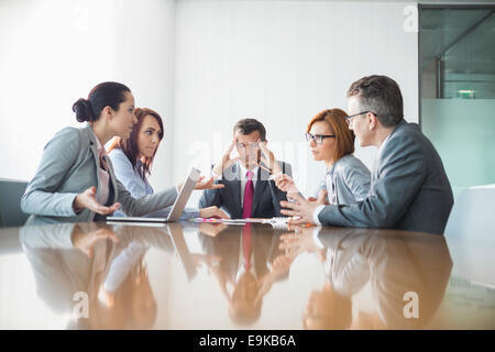 Businesspeople arguing in meeting Banque D'Images