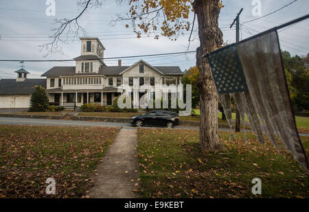 Le village de Dayton, Ohio, rendez-vous sous le marteau 16 ans après ses huit bâtiments historiques ont finalement été abandonnés, image prise le 28 octobre 2014. La vente de la ville abandonnée dans la ville historique de New York - prendra les projecteurs sur une vente aux enchères le mardi à une mise à prix de 800 000 dollars. Il se trouve à environ 30 minutes au sud de Hartford, la capitale de l'état de la Nouvelle Angleterre. Apparemment le propriétaire inscrit le bien comme une ville fantôme juste avant l'Halloween, c'est vendredi, dans l'espoir d'attirer un plus grand nombre de soumissionnaires. Développé en 1842 comme une ville ouvrière, la propriété de 25 hectares comprend des maisons, un type Banque D'Images