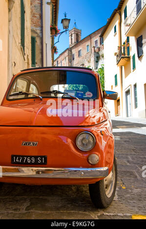 Fiat 500, Montepulciano, Sienne, Toscane, Italie Banque D'Images