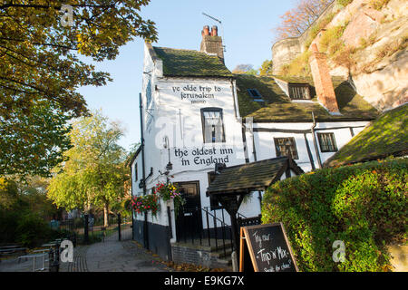 L'automne à Ye Olde Trip to Jerusalem Pub, Nottingham Nottinghamshire England UK Banque D'Images