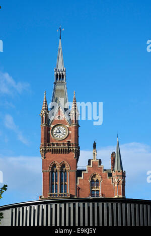 La tour de St Pancras Station, London, UK Banque D'Images