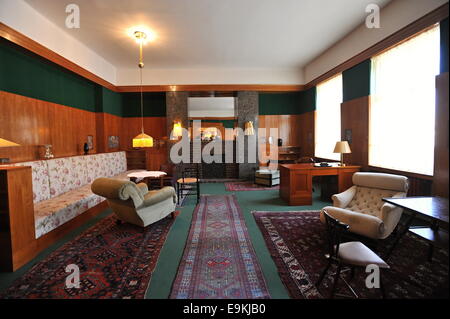 Pilsen, République tchèque. 28 Oct, 2014. Les gens pourraient première fois visiter reconstruit ancien appartement de Vilem Kraus (photo) de Pilsen. L'intérieur a été conçu par Adolf Loos, entre les années 1930 et 1931. Pilsen prévoit d'utiliser ce lieu pour les petits événements sociaux et aussi il sera l'un des quatre interiors par Adolf Loos, que les visiteurs peuvent voir l'année prochaine, lorsque la ville Plzen sera la Capitale européenne de la Culture. © CTK/Alamy Live News Banque D'Images