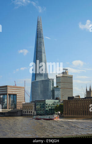 Le Shard et la rivière Thames, London, UK Banque D'Images