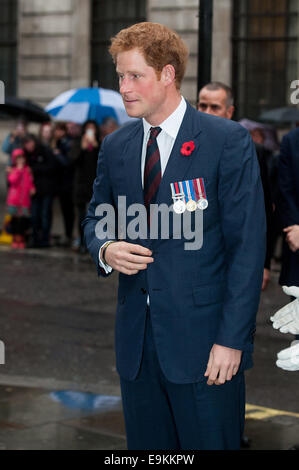 Londres, Royaume-Uni. 29 octobre, 2014. Le prince Harry assiste à la cérémonie du souvenir de St Martin-dans-le-champs, en l'honneur de passé et de la Croix de Victoria, les titulaires de la Croix de Georges, le mercredi 29 octobre, 2014. Credit : Heloise/Alamy Live News Banque D'Images