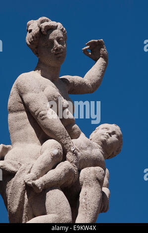 L'Italie, Lombardie, Crema, Terni Bondenti Palace, Statue Banque D'Images