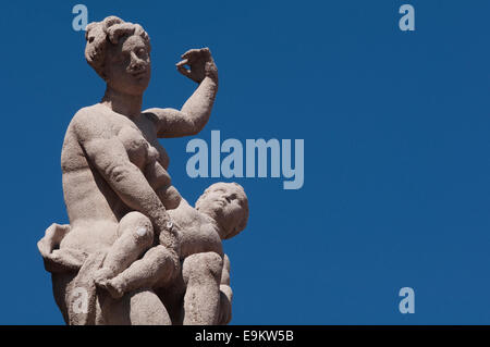 L'Italie, Lombardie, Crema, Terni Bondenti Palace, Statue Banque D'Images