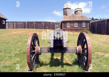 Canon exposé à fort Ross, Californie. Fort Ross est une ancienne colonie russe. Banque D'Images