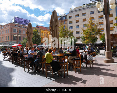 Zagreb cafe Preradovic square (carré de fleurs) Banque D'Images