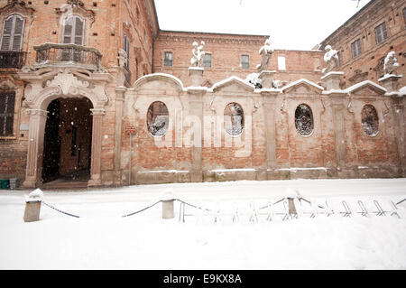 L'Italie, Lombardie, Crema, Terni Bondenti Palace, hiver, neige Banque D'Images