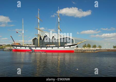 Le Riverside Museum et grand voilier de Govan Waterfront à Glasgow, Ecosse Banque D'Images