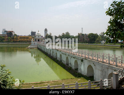 Rani Pokhari - Queen's Pond à Katmandou, au Népal. Banque D'Images