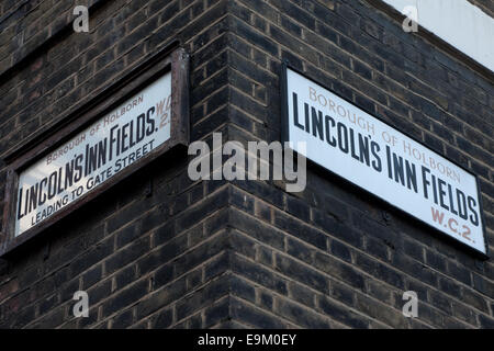 Plaque de Rue ou route pour Linciln's Inn Fields, London UK Banque D'Images