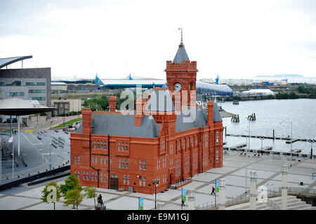 La Pierhead building dans la baie de Cardiff, Pays de Galles du Sud. Banque D'Images