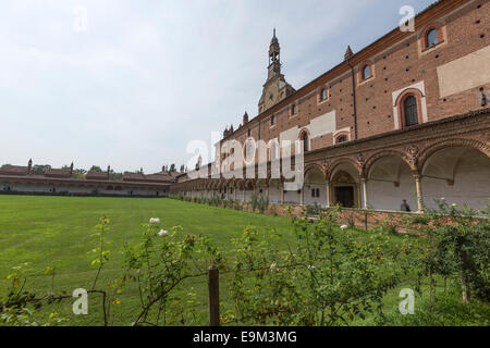 Certosa di Pavia. Grand Cloître, avec chaque moine-pavillons. Banque D'Images