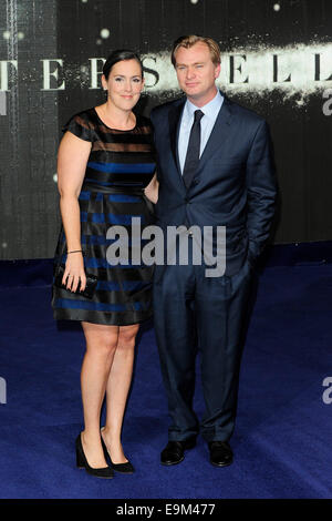 Londres, Royaume-Uni. 29 Oct, 2014. Christopher Nolan & Emma Thomas assister à la première du Royaume-Uni à l'INTERSTELLAIRE Odeon Leicester Square Londres le 29 octobre 2014. Crédit : Peter Phillips/Alamy Live News Banque D'Images