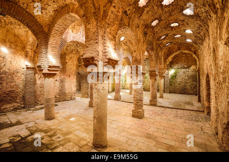 Ronda, Espagne à les bains arabes datant du 11ème et 12ème siècles. Banque D'Images