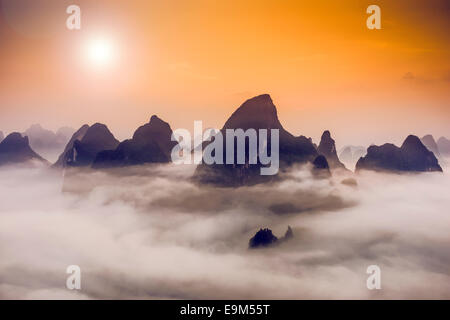 Montagnes karstiques de Xingping, Chine. Banque D'Images