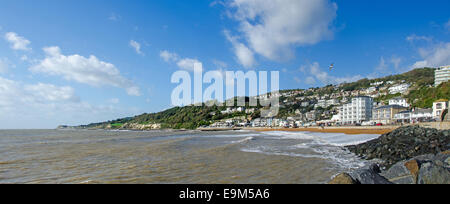 Vue panoramique de Ventnor et les armoiries vers St Catherines Point. L'île de Wight, Royaume-Uni. Banque D'Images