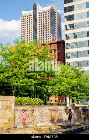 Saint-Louis Missouri, Gateway Mall Citygarden parc urbain, horizon urbain ville paysage urbain, hauteur élevée, immeubles de bureaux, gratte-ciel, un met Metropolitan Square, Banque D'Images