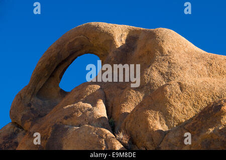 Arche de pierre, Alabama Hills Recreation Area, évêque District Bureau de la gestion des terres, en Californie Banque D'Images