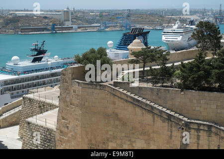 Les navires de croisière au Grand Port à Malte Banque D'Images