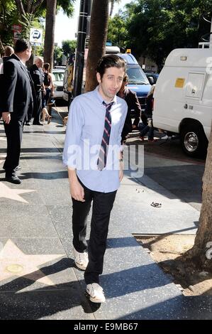 Los Angeles, CA, USA. 29 Oct, 2014. Simon Helberg à la cérémonie d'intronisation pour l'étoile sur le Hollywood Walk of Fame pour Kaley Cuoco, Hollywood Boulevard, Los Angeles, CA, 29 octobre 2014. Crédit : Michael Germana/Everett Collection/Alamy Live News Banque D'Images