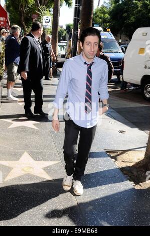 Los Angeles, CA, USA. 29 Oct, 2014. Simon Helberg à la cérémonie d'intronisation pour l'étoile sur le Hollywood Walk of Fame pour Kaley Cuoco, Hollywood Boulevard, Los Angeles, CA, 29 octobre 2014. Crédit : Michael Germana/Everett Collection/Alamy Live News Banque D'Images