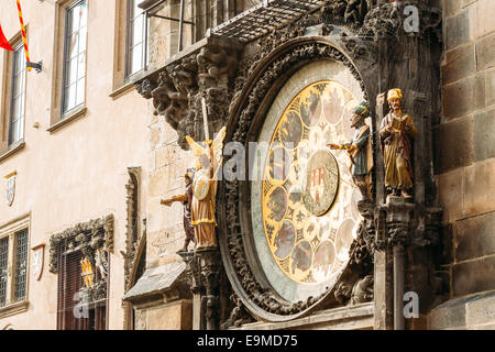 Horloge astronomique de Prague à l'Hôtel de ville de la vieille ville de 1410 est la troisième plus ancienne horloge astronomique de monde, travaille encore. Banque D'Images