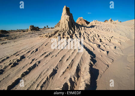 Murs de la Chine, une série de lunettes, Mungo National Park, région des lacs Willandra, New South Wales, Australie Banque D'Images