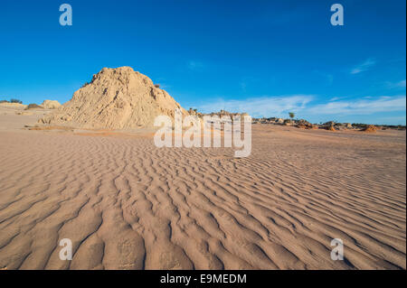 Murs de la Chine, une série de lunettes, Mungo National Park, région des lacs Willandra, New South Wales, Australie Banque D'Images