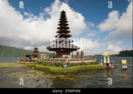 Temple de Pura Ulun Danu Bratan lake, Bali, Indonésie Banque D'Images