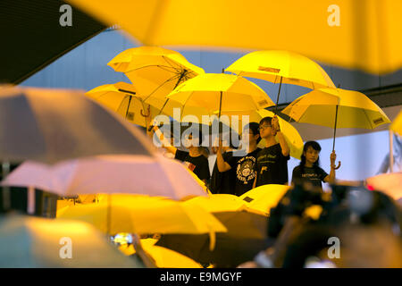 Hong Kong, Chine. 29 Oct, 2014. Les manifestants sont réunis à Queensway à Hongkong, Chine le 28 octobre, 2014. Top : Crédit Photo Corporation/Alamy Live News Banque D'Images
