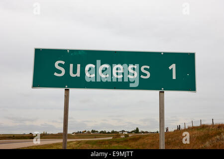 Signe d'un kilomètre de la ville de succès Saskatchewan Canada Banque D'Images