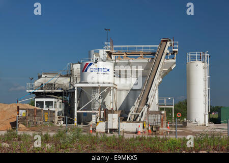 Readymix Cemex cement plant à l'aéroport de Stansted Banque D'Images