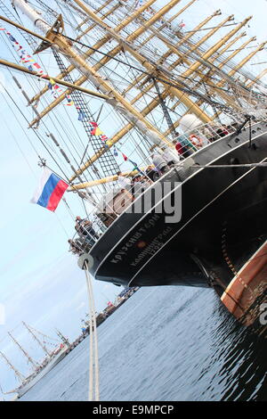 Gdynia, Pologne, 17 août 2014 : célèbre voilier russe Kruzenshtern Gdynia pendant le fonctionnement des voiles. Banque D'Images