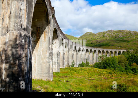 Glenfinnan viaduc ferroviaire sur la West Highland Line en Ecosse, Glenfinnan Banque D'Images