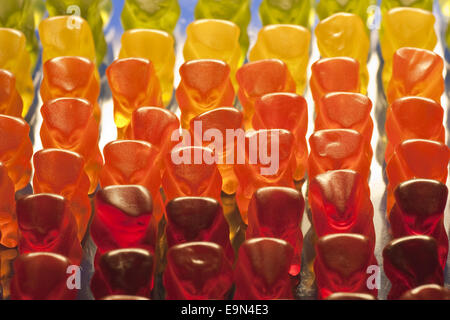 Groupe d'ours Gummi en différentes couleurs Banque D'Images