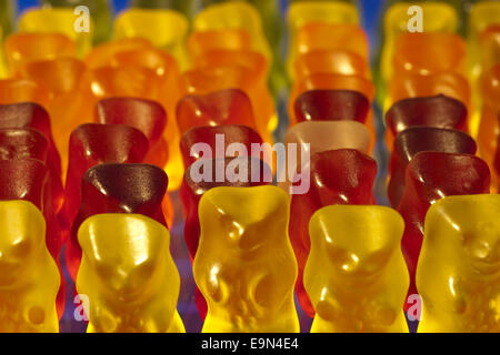 Groupe d'ours Gummi en différentes couleurs Banque D'Images