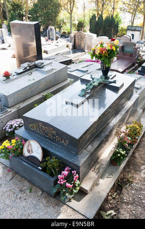 La tombe d'Edith Piaf - famille tombe au cimetière du Père-Lachaise à Paris, France Banque D'Images