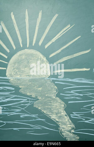 Concept de l'éducation. Dessin à la craie d'enfants du soleil, de la mer, la pluie. Banque D'Images