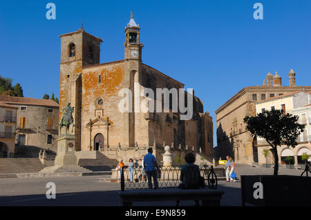 Trujillo, place principale, la Plaza Mayor, l'église San Martin, province de Cáceres, Extremadura, Espagne, Europe. Banque D'Images